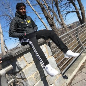 Meet your Posher, Dennis